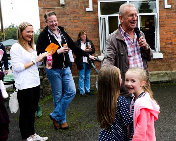 Roger Powell entertaining visitors to the Tardebigge Fair and Show 2016